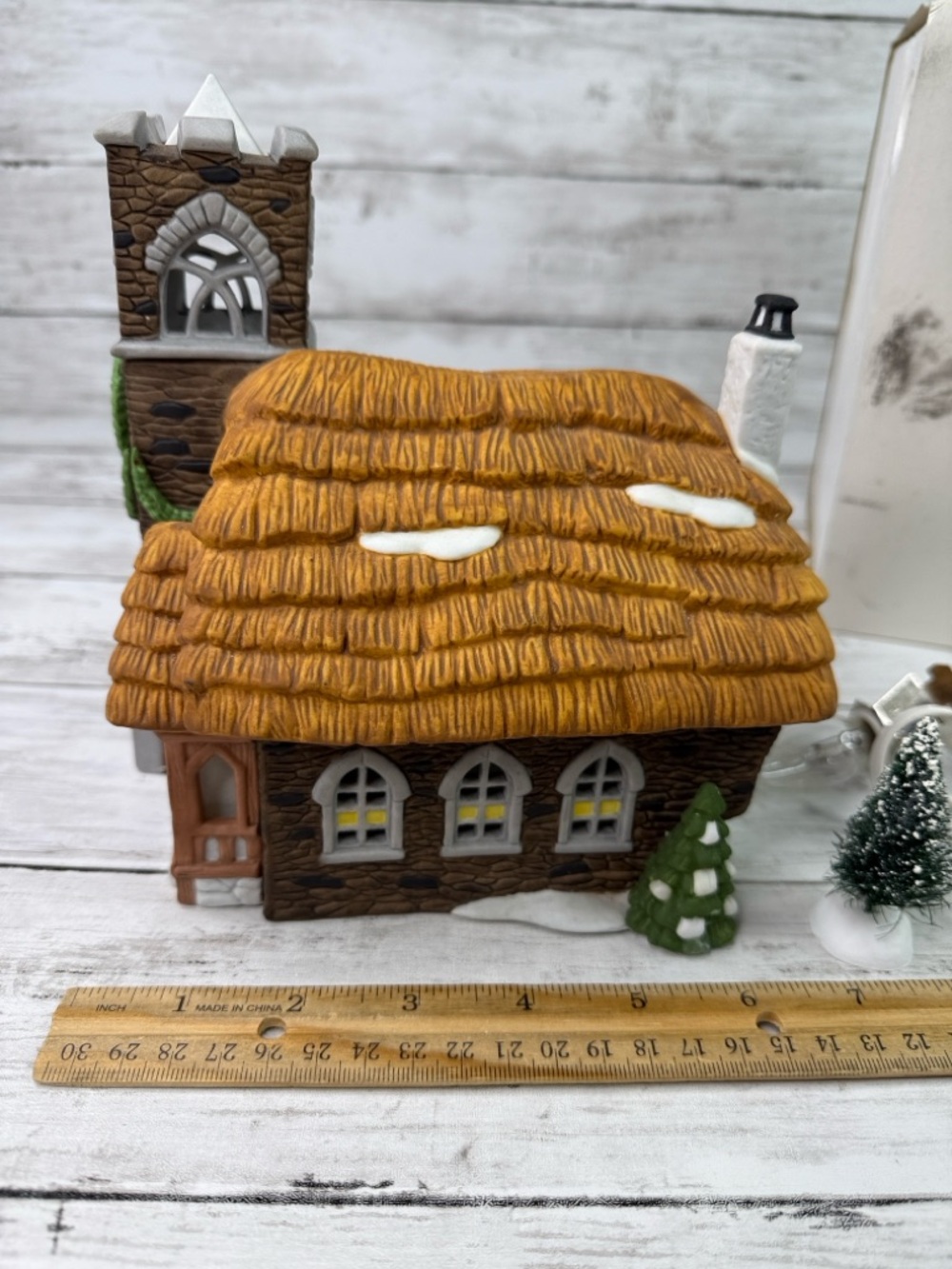 Department 56 “Ivy Glen Church” Dickens Village Christmas with box light - Picture 4 of 10